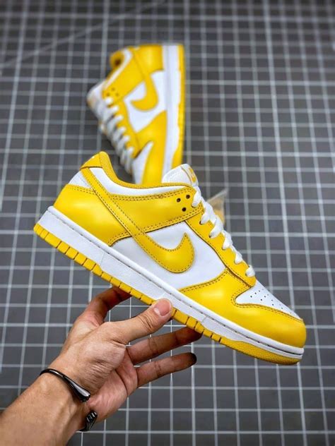 Nike SB dunk low yellow